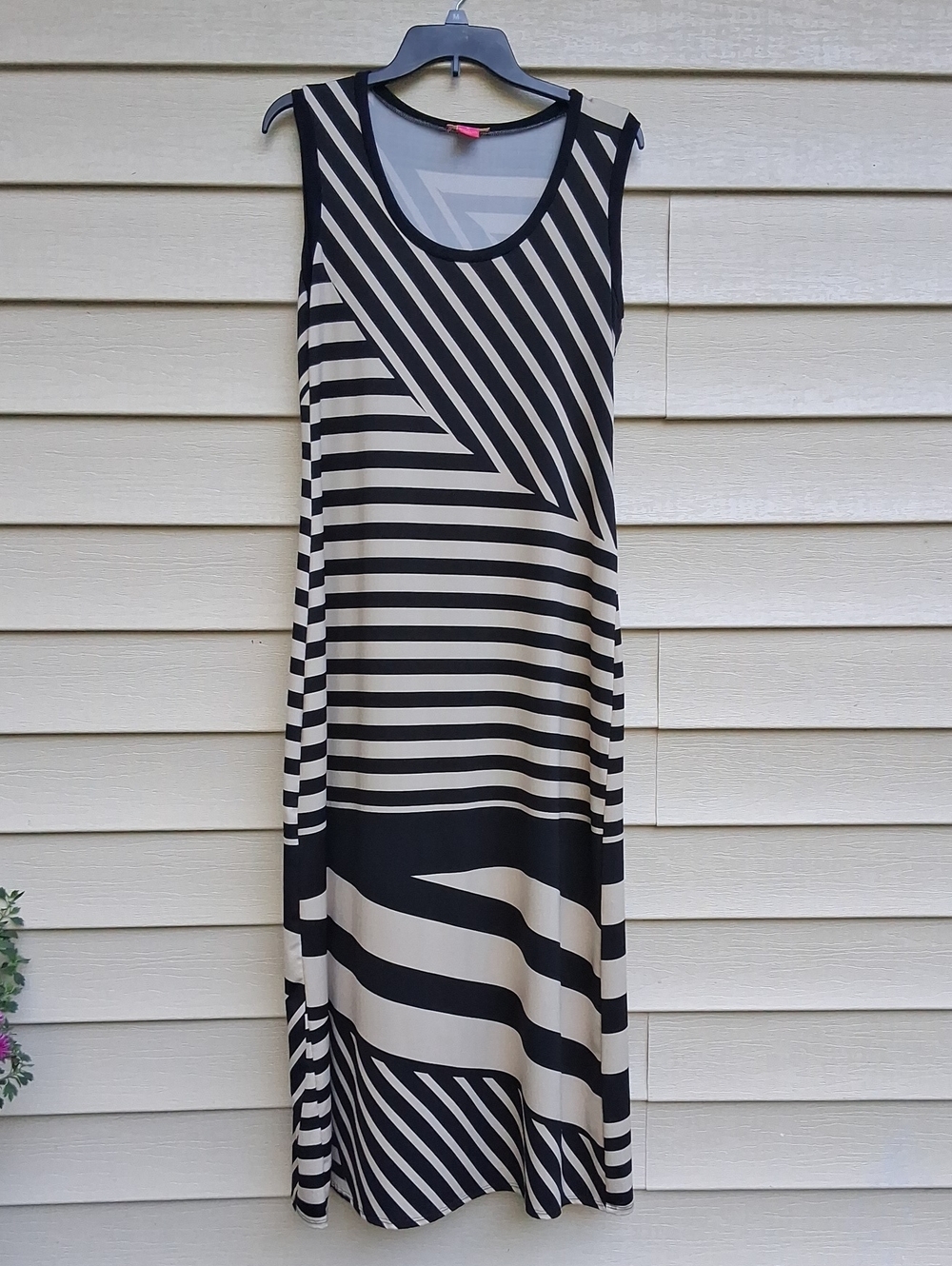 Sunny Leigh Black and Cream Graphic Stripe Maxi Dress